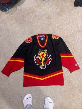Vintage CCM Calgary Flames Blasty Horse Alternate Youth L/XL Jersey